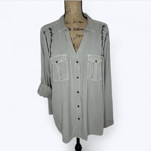 Rock & Republic Button Front Top Sz 2X Gray Beaded Embroidered Roll Tab Casual